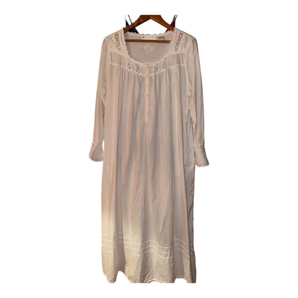 Eileen West White Nightgown